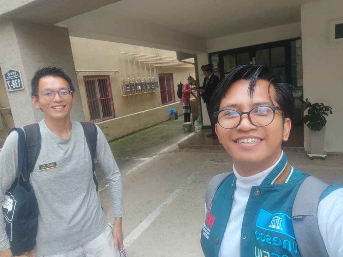 Senin Penuh Cerita dan Refleksi Pendidikan di Korea - Hari ini sebenarnya terasa seperti hari-hari biasanya di sekolah. Tapi kalau diperhatikan lebih dalam, selalu saja ada hal kecil yang berbeda dan menarik untuk diceritakan.