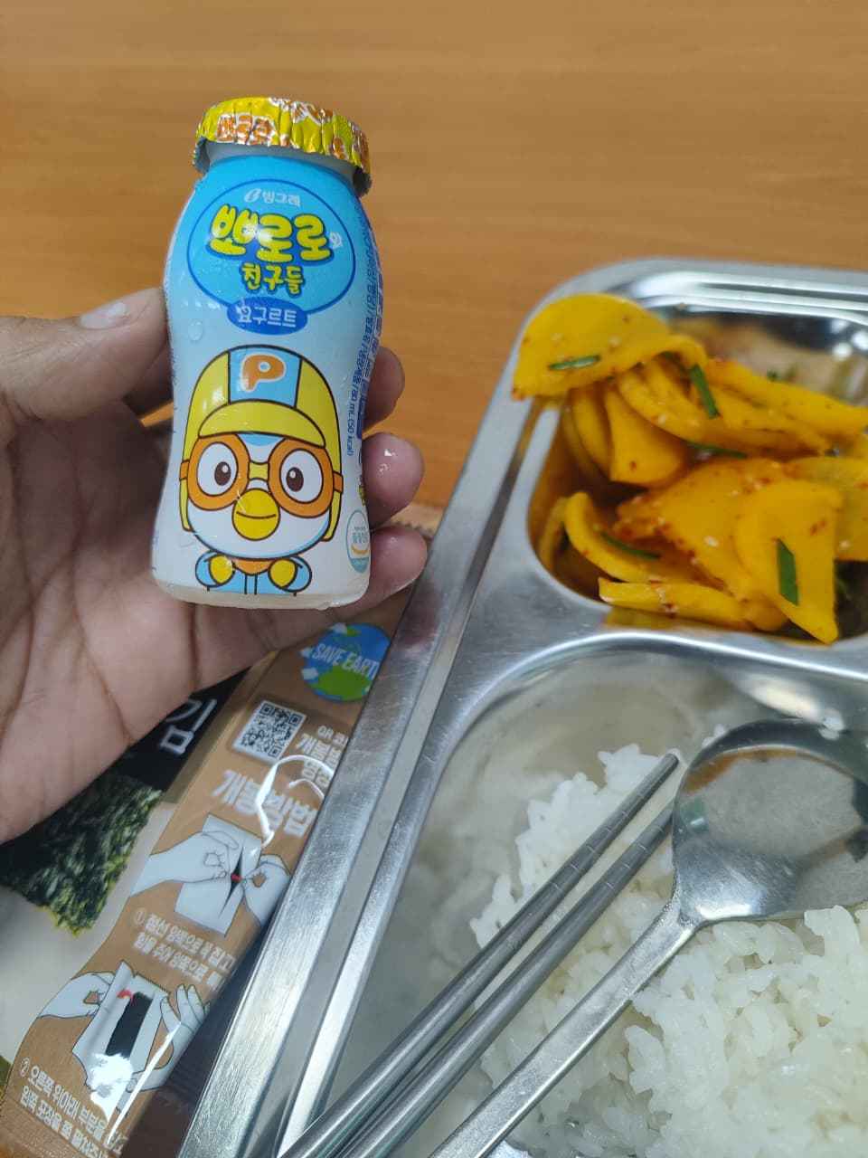  Senin Penuh Cerita dan Refleksi Pendidikan di Korea - Hari ini sebenarnya terasa seperti hari-hari biasanya di sekolah. Tapi kalau diperhatikan lebih dalam, selalu saja ada hal kecil yang berbeda dan menarik untuk diceritakan.