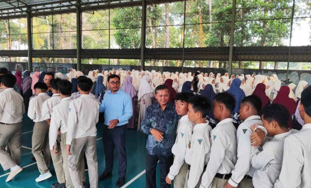 Momen Halal Bihalal di Sekolah