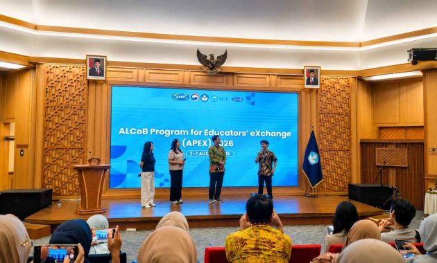 Beberapa saat sebelum penutupan, hehe